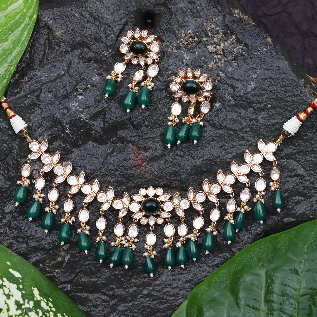 Kundan Choker Set with Emerald Green Stones – Akulya Jewels